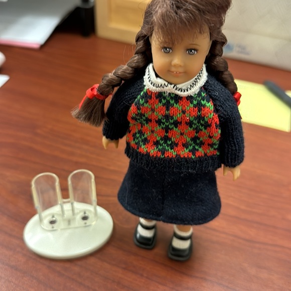 American Girl Mini Doll Molly with Stand - Picture 4 of 4